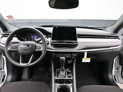 Used 2025 Jeep Compass Sport image 17