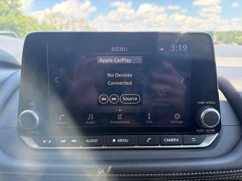 Used 2025 Nissan Rogue SV w/ SV Premium Package FWD image 4