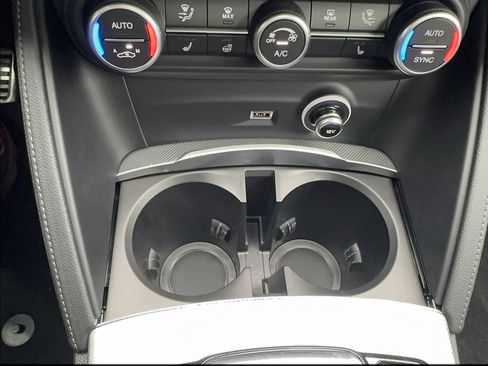 New 2025 Alfa Romeo Stelvio Sprint w/ Convenience Package AWD/4WD image 19