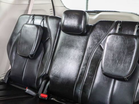 Used 2023 Chrysler Pacifica Touring-L FWD image 25