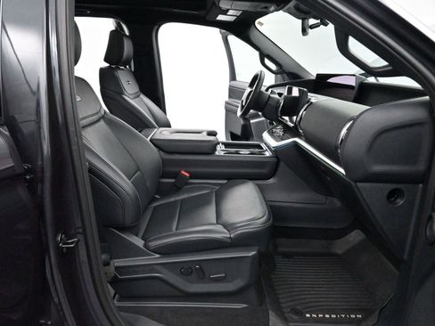 Used 2025 Ford Expedition Platinum w/ Stealth Performance Package image 40
