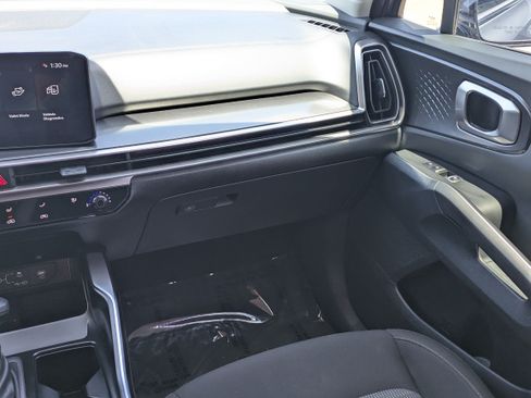 Certified 2025 Kia Sorento LX FWD image 18