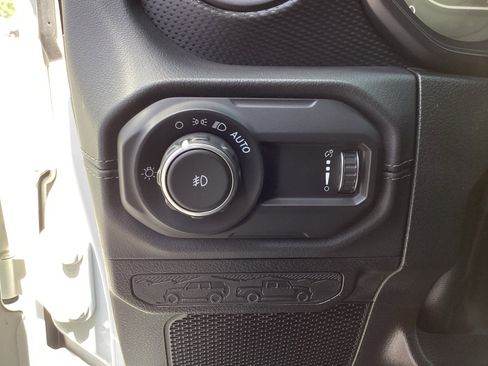 Used 2024 Jeep Wrangler Unlimited Rubicon AWD/4WD image 27