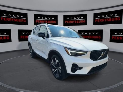New 2025 Volvo XC40 B5 Plus w/ Protection Package Premier AWD/4WD image 2