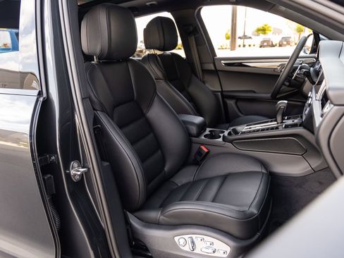 Certified 2026 Porsche Macan AWD/4WD image 46