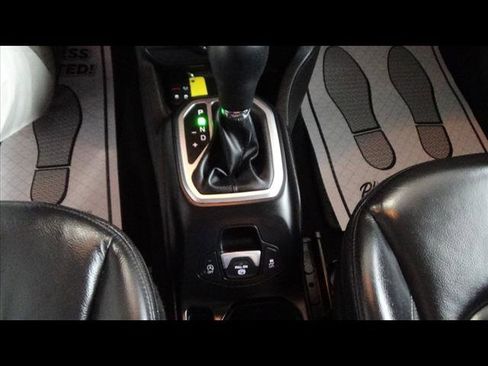 Certified 2023 Jeep Renegade Limited image 29