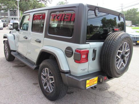 Used 2024 Jeep Wrangler Unlimited Sahara w/ Technology Group AWD/4WD image 11