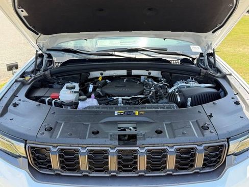 New 2026 Jeep Grand Cherokee Limited w/ Limited Altitude Package AWD/4WD image 30