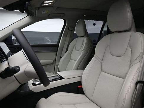 New 2026 Volvo XC90 B6 Ultra image 9