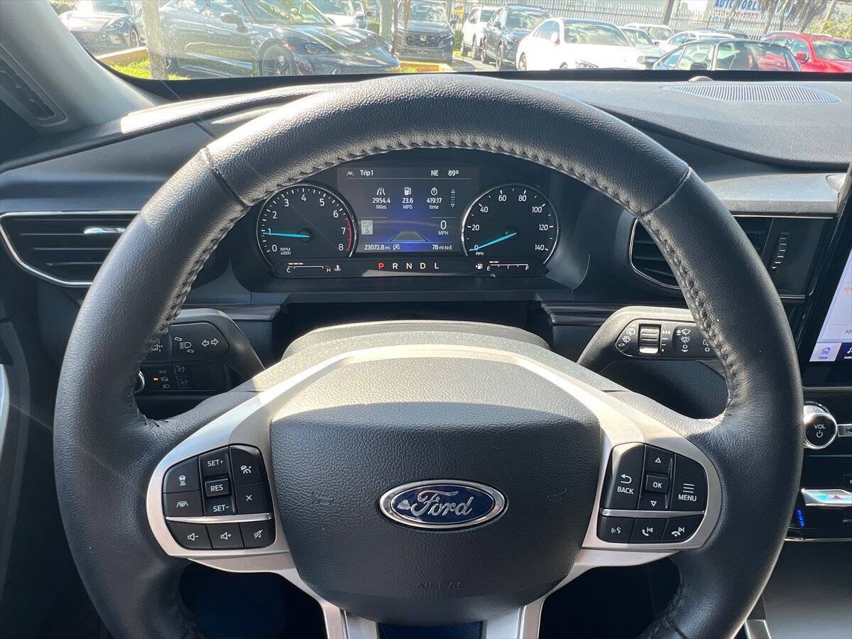 Used 2024 Ford Explorer Limited w/ Limited Technology Package AWD/4WD image 12