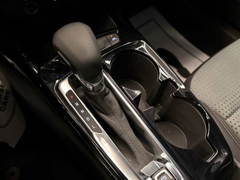 Used 2025 Chevrolet Trax LT w/ LT Convenience Package image 16