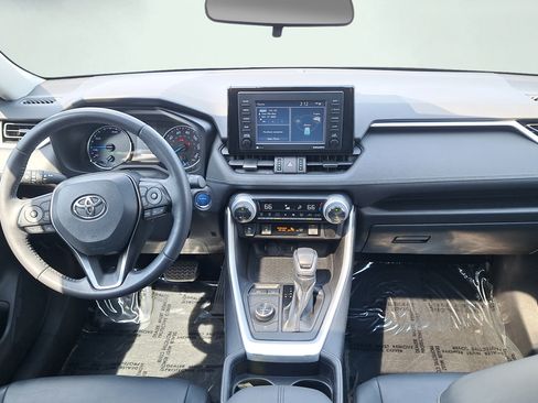 Used 2021 Toyota RAV4 XLE Premium AWD/4WD image 17