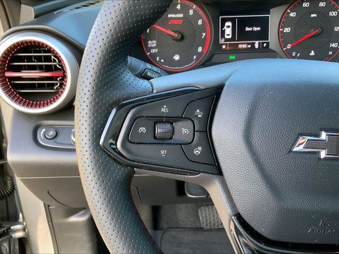 Used 2024 Chevrolet Trax RS FWD image 23