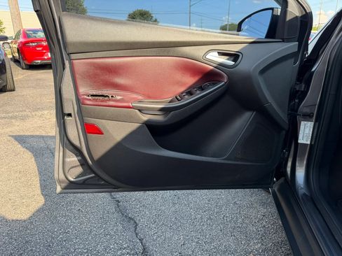 Used 2014 Ford Focus SE w/ Equipment Group 201A FWD image 12