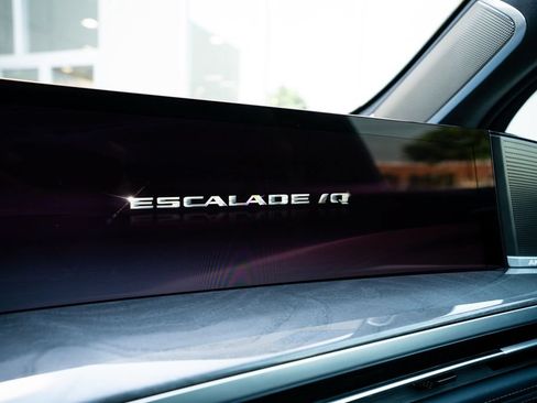 Used 2025 Cadillac Escalade IQ Luxury 2 w/ LPO, Premium Carpet Package AWD/4WD image 43