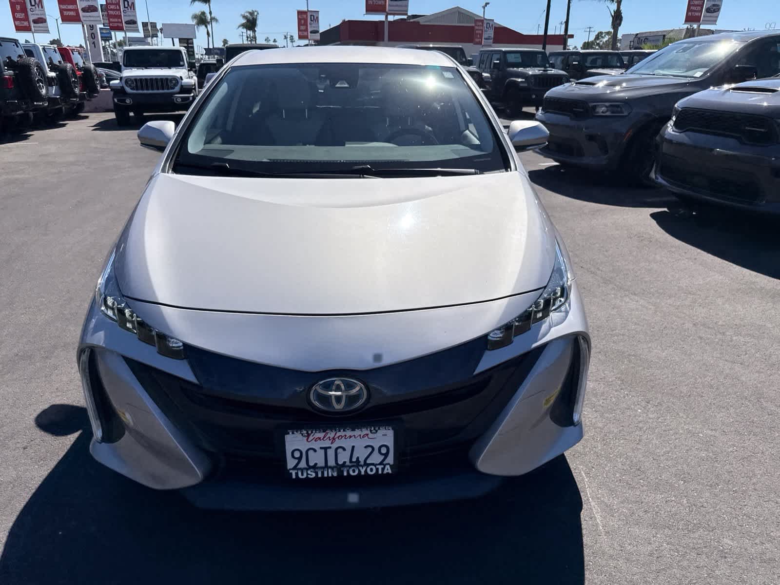 Used 2022 Toyota Prius Prime XLE FWD image 3