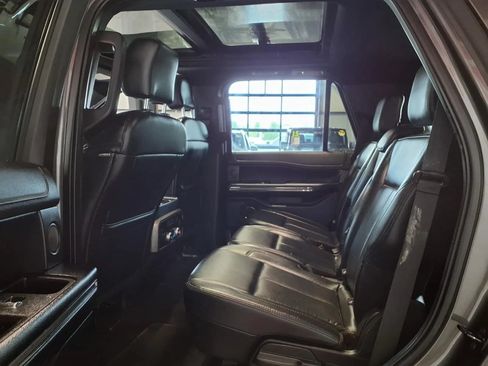 Used 2019 Ford Expedition XLT w/ Equipment Group 202A AWD/4WD image 15