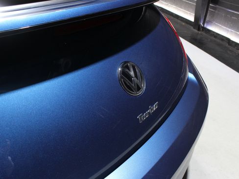 Used 2018 Volkswagen Beetle 2.0T SE w/ SE Premium Package image 15