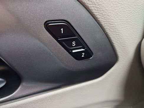 Used 2023 Chrysler Pacifica Touring-L image 50