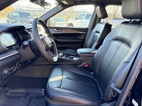 New 2025 Jeep Grand Cherokee Limited w/ Black Appearance Package image 14