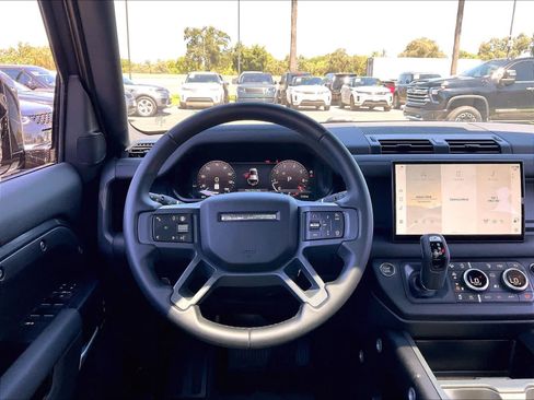 Used 2025 Land Rover Defender 110 S AWD/4WD image 7