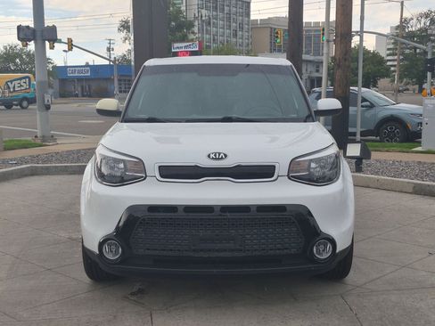 Used 2016 Kia Soul + FWD image 10