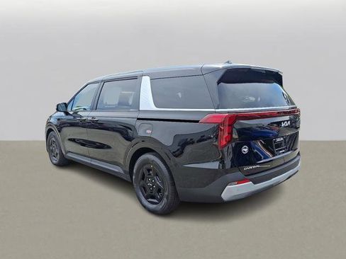 New 2025 Kia Carnival image 3
