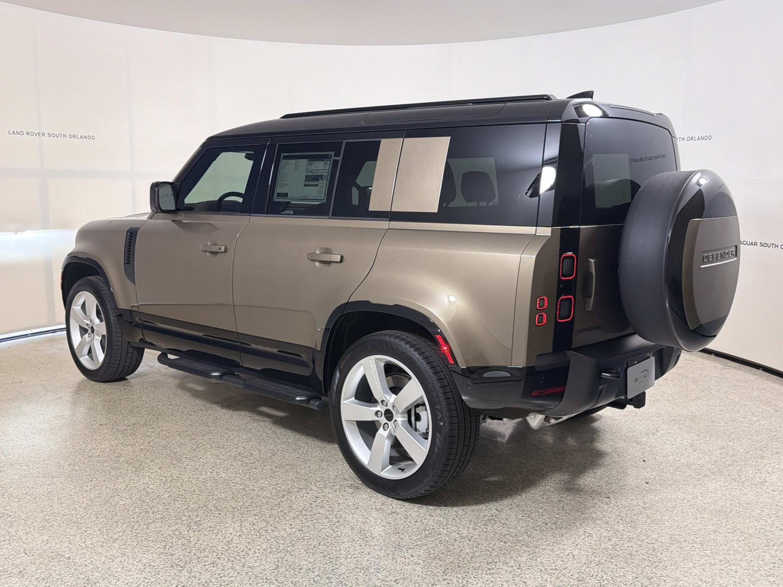 New 2026 Land Rover Defender 110 X-Dynamic SE AWD/4WD image 3