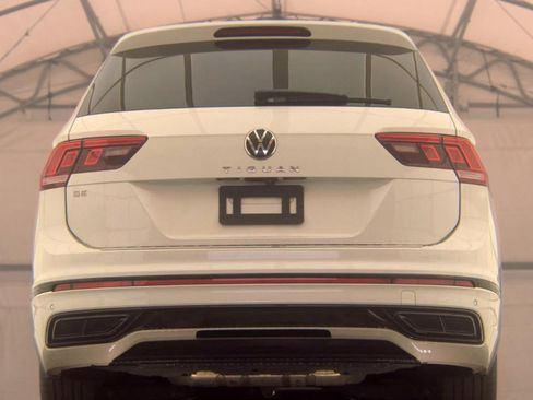 Used 2022 Volkswagen Tiguan SE R-Line FWD image 6
