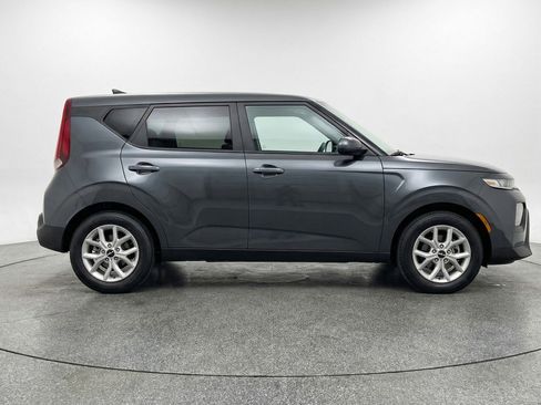 Used 2025 Kia Soul LX w/ LX Technology Package image 11