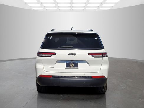 Used 2023 Jeep Grand Cherokee L Laredo image 5