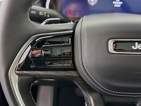 Used 2025 Jeep Grand Cherokee L Overland image 11