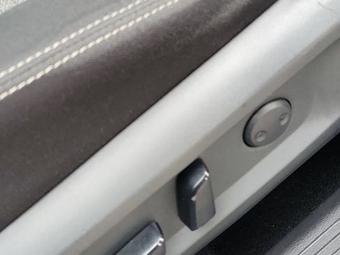 Used 2021 Nissan Rogue SV image 8