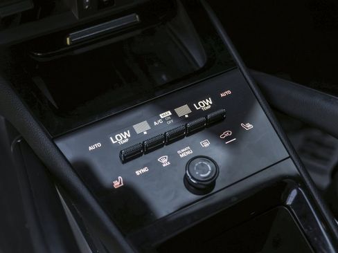 Certified 2024 Porsche Cayenne image 26