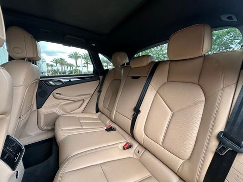 Certified 2023 Porsche Macan image 36