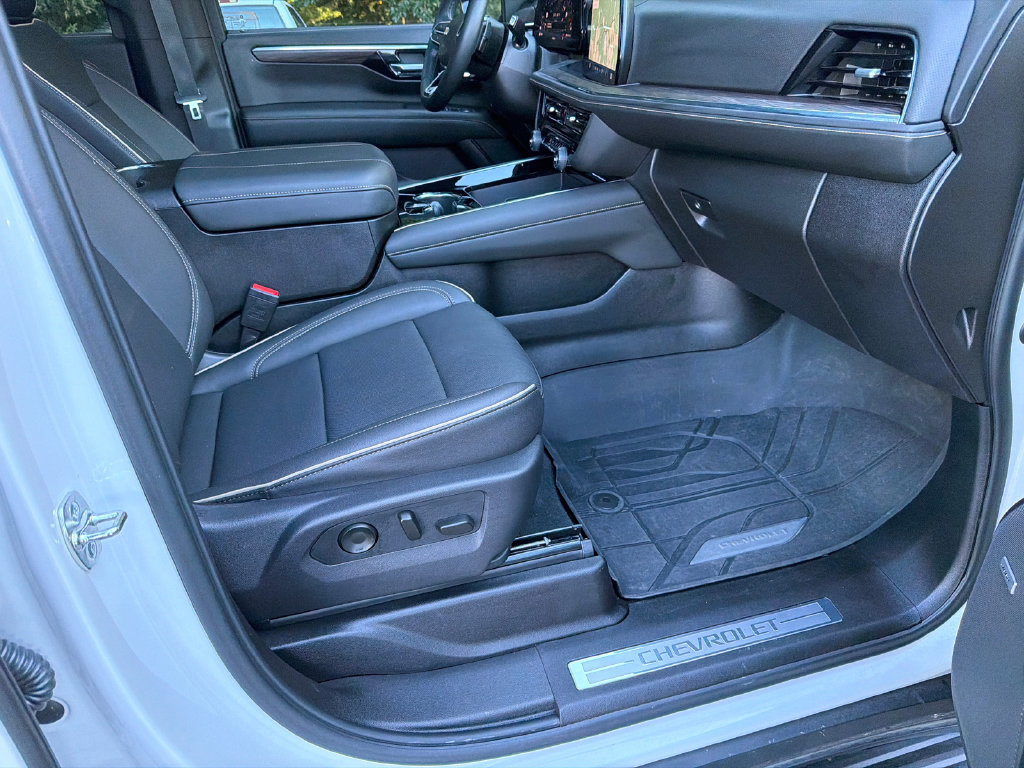 Used 2025 Chevrolet Tahoe Premier w/ Sun And Tow Package RWD image 13