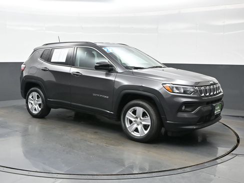 Used 2022 Jeep Compass Latitude image 8