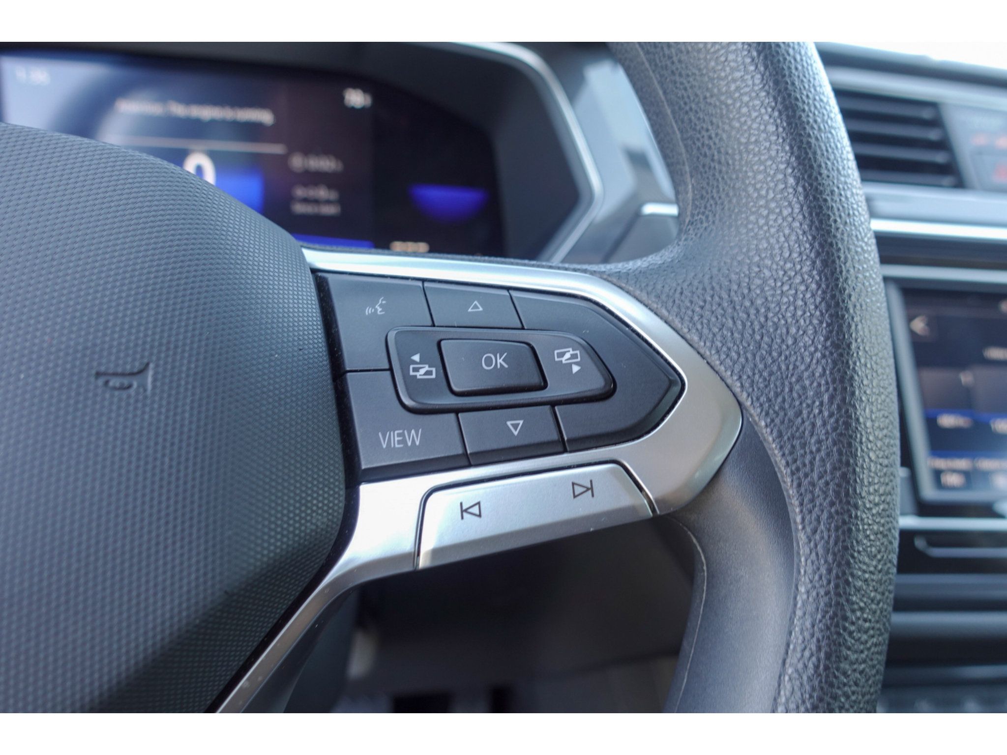 Used 2022 Volkswagen Tiguan S FWD image 17