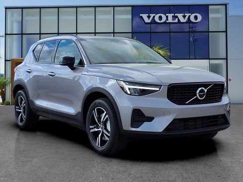 New 2026 Volvo XC40 B5 Core image 1