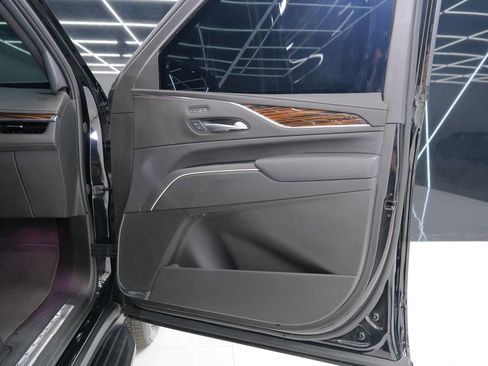 Used 2024 Cadillac Escalade ESV Premium Luxury image 44