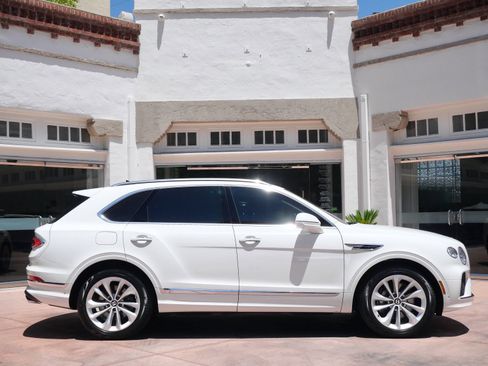 Used 2023 Bentley Bentayga AWD/4WD image 5