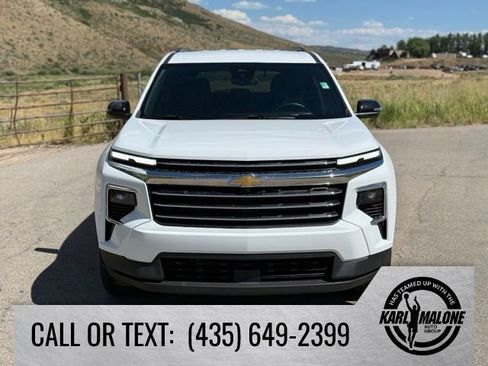 Used 2025 Chevrolet Traverse LT w/ Driver Confidence Package AWD/4WD image 8