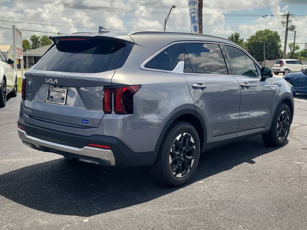 Used 2025 Kia Sorento S FWD image 4