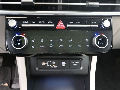 Certified 2025 Hyundai Tucson Limited AWD/4WD image 33