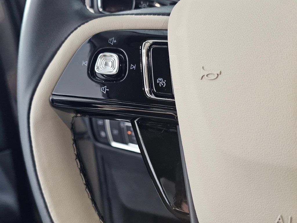 Certified 2025 Lincoln Corsair Grand Touring AWD/4WD image 29