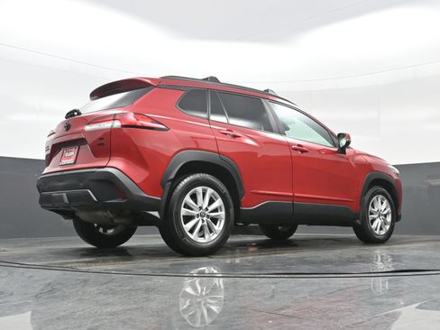 Used 2022 Toyota Corolla Cross LE image 32