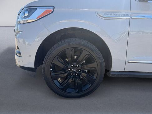 Used 2022 Lincoln Navigator Reserve AWD/4WD image 14