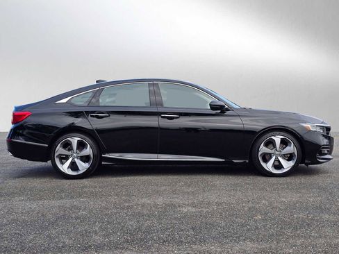 Used 2018 Honda Accord Touring image 8