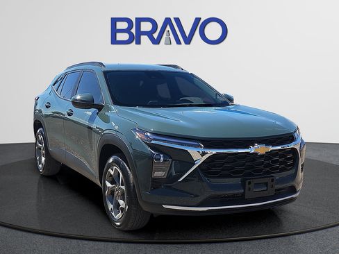 Used 2026 Chevrolet Trax LT FWD image 6