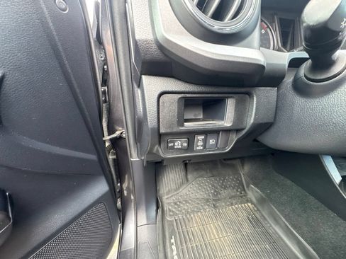 Used 2019 Toyota Tacoma TRD Sport w/ Technology Package RWD image 10